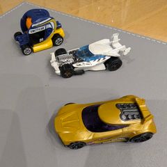 Hot Wheels x 3