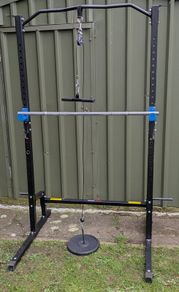 Half rack with pull up bar