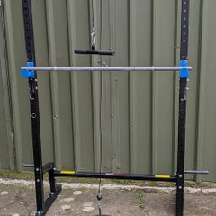 Half rack with pull up bar