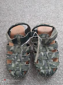 NEW.boy's sandals.UK 9/EUR 27