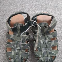 NEW.boy's sandals.UK 9/EUR 27