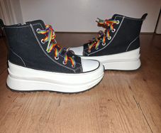 Trendy Next platform high tops, size 2, like NEW