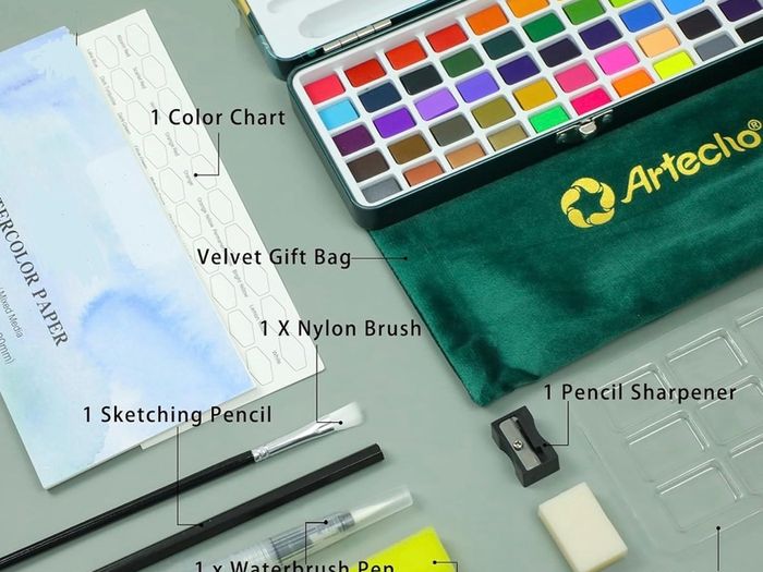 Watercolour paint set with accessories
