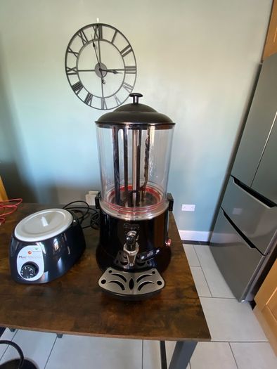 Hot chocolate dispenser