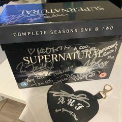 Supernatural Sam Dean Winchester Jensen Ackles and Jared Padalecki signed keychain and dvd box