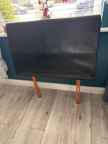 Single bed with headboard