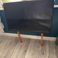 Single bed with headboard