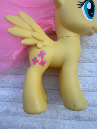 My Little Pony Styling approx. 21 cm.  Fluttershy Brushable Pony 2013 Used Please see photos