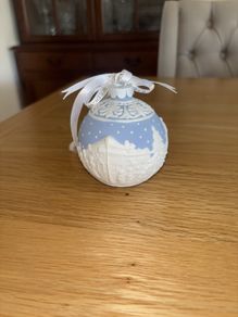 Wedgewood Christmas Carollers Bauble