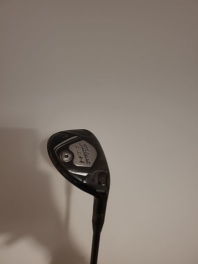 Titleist 910 - 17 degree hybrid. X shaft