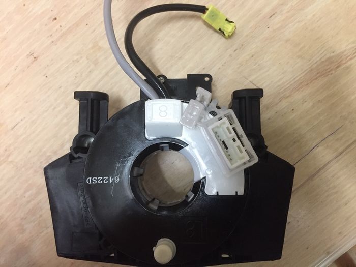 Nissan qashqai clock spring Airbag squib 2007 to 2012  Part number 25560-jd003 Also fits Nissan Pathfinder  This part is new