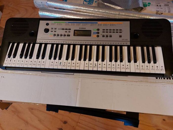 yamaha ypt-255 and pro piano stand all in perfect condition