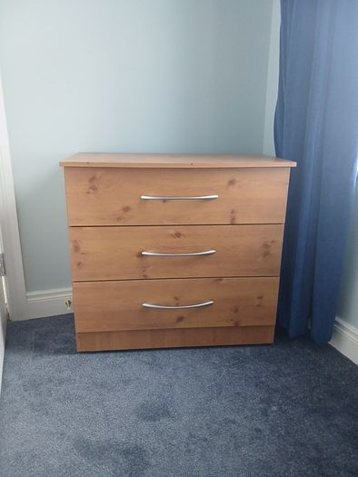 chest of drawers