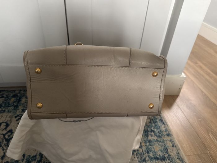 Amazing lather Prada bag, still in a very good condition.see photos