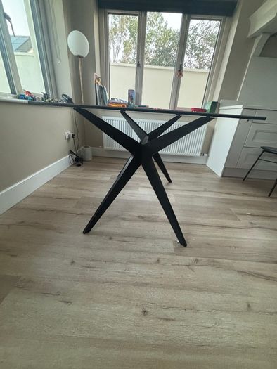 Calligaris Kent 4 seater dinning table