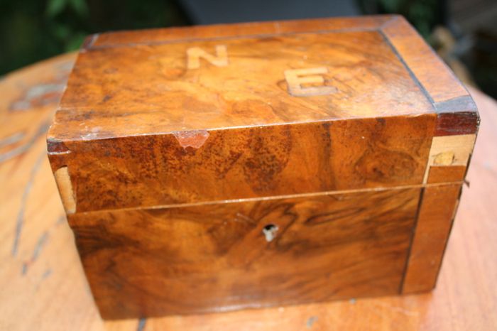 Vintage Wooden Jewelry Box 6,4" x 4" H-4"