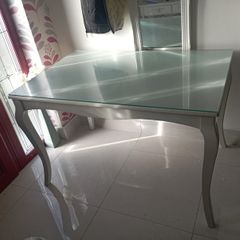 Dinning room table