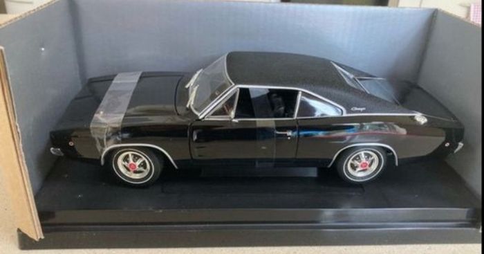 Bullit Steve McQueen Movie Dodge Charger 1/18 x 2