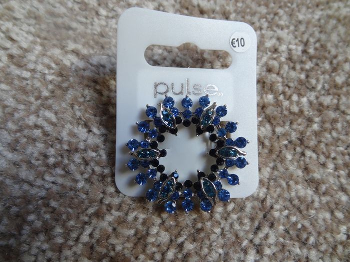 Pulse blue navy brooch Christmas gift