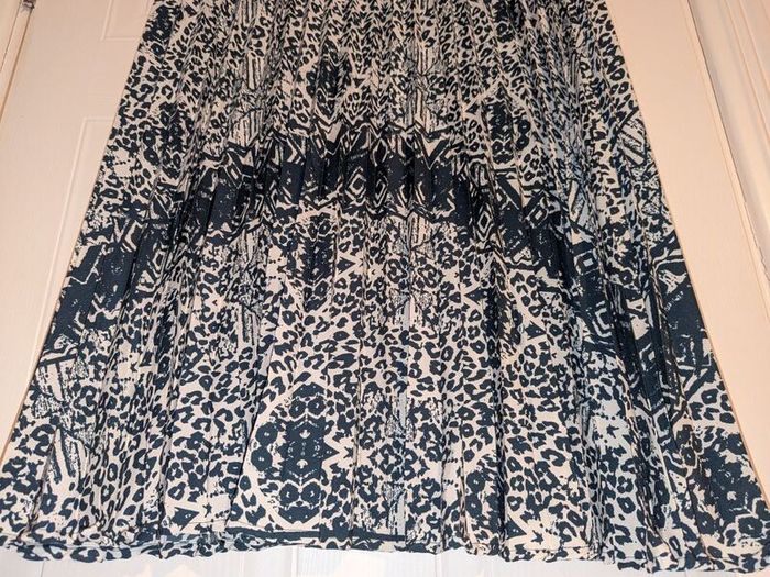 stunning print pleated midi skirt from Jovie