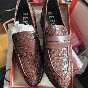 Repo Womens BNWB brown leather loafers size 39/6