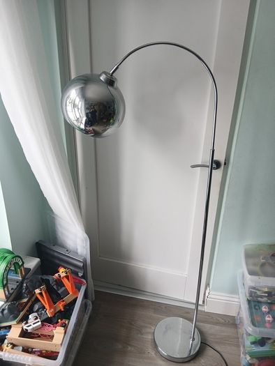floor lamp