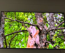Samsung SmartTV 50 with legs and remote