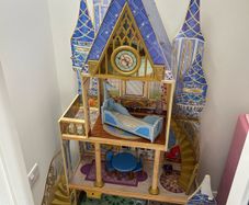 Cinderella castle doll house
