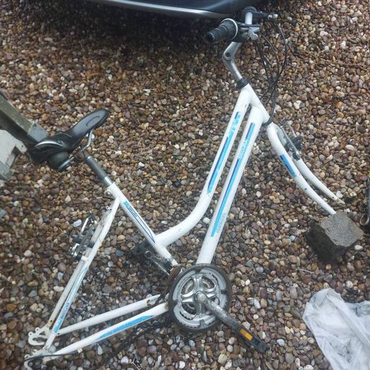 2 bikes for parts or repair