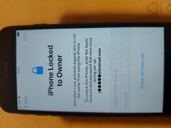 2 xApple Iphone 7, 32GB, Activation Locked, For parts or repair, Excellent Cosmetic Condition