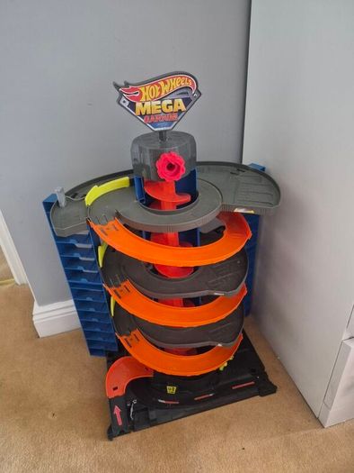 Hot Wheels Mega Garage