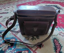 vintage Flash in original Elan leather case with extra bulbs