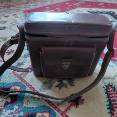 vintage Flash in original Elan leather case with extra bulbs