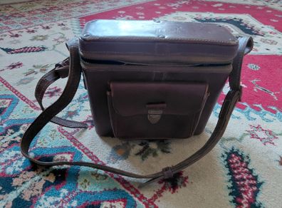 vintage Flash in original Elan leather case with extra bulbs