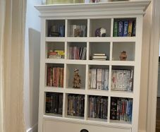 Elegant Contemporary Display Cabinet.  Mahogany.  Perfect condiions.