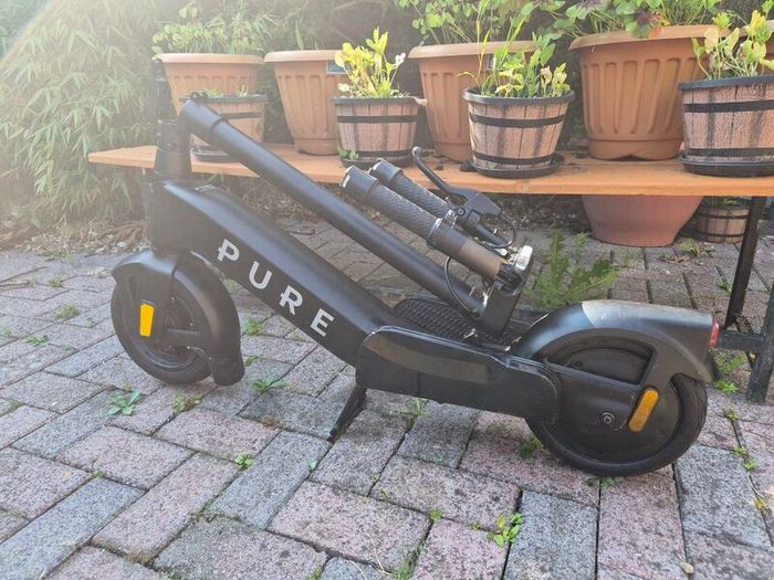 Pure advanced electric scooter perfect condition