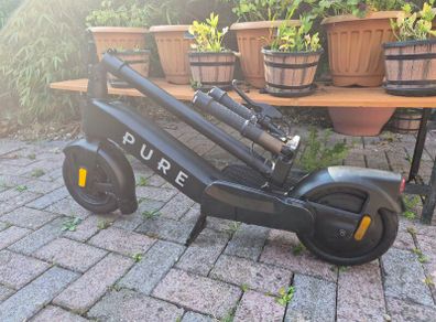 Pure advanced electric scooter perfect condition