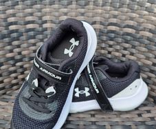 Unisex kid's runners size UK 13