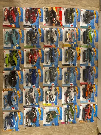 Huge bundle of hotwheels