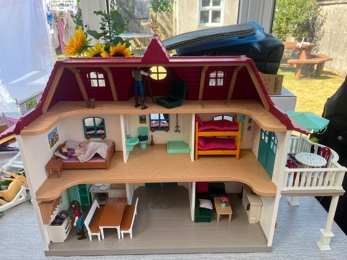 schleich farm house and horse set