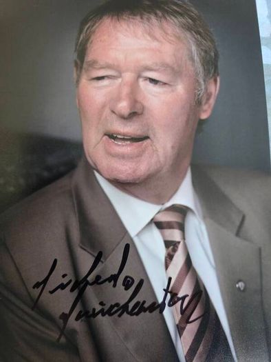 Micheal O Muircheartaigh signed photo 6 x 8