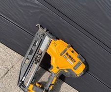 DeWalt DCN660 Type 2 18V XR Brushless 16Ga Second Fix Nail Gun 5Ah Battery