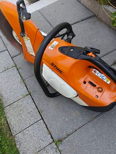 Stihl TS - 420 consaw with 14" inch diamond disc in excellent working condition, which starts half pull. Just had a full service.
