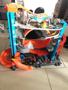 Hot Wheels Ultimate Garage Set