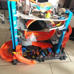 Hot Wheels Ultimate Garage Set