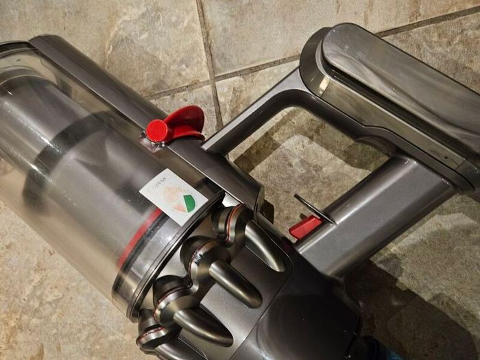 Dyson V11 sv15 main unit and charger