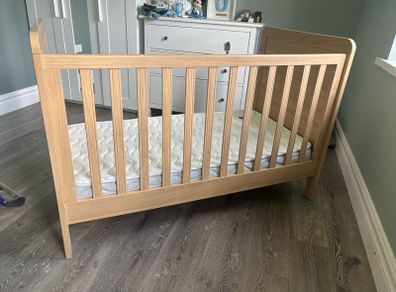 mamas and papas Rialto cotbed and Clevemama pocket sprung mattress