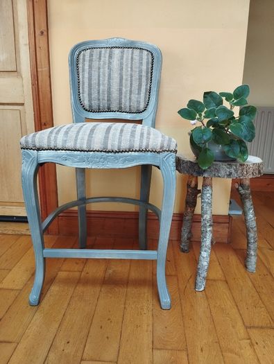 French rustic-style high chair/counter chair