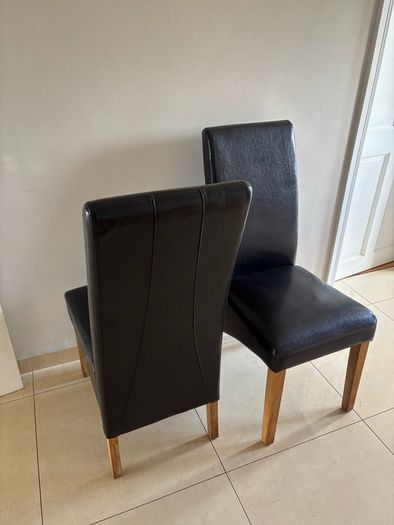 Oak Dinning Table & Leather Chairs