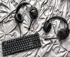 Redragon K552 Mechanical Keyboard + 2 Gaming Headsets Bundle - RGB/Working